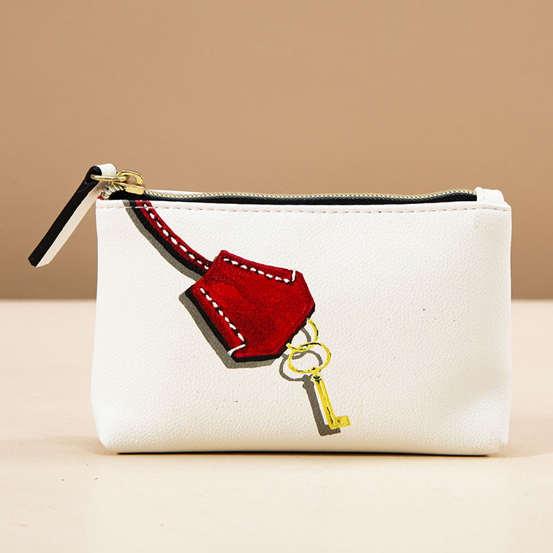 化粧ポーチの素材は何でしょうか？